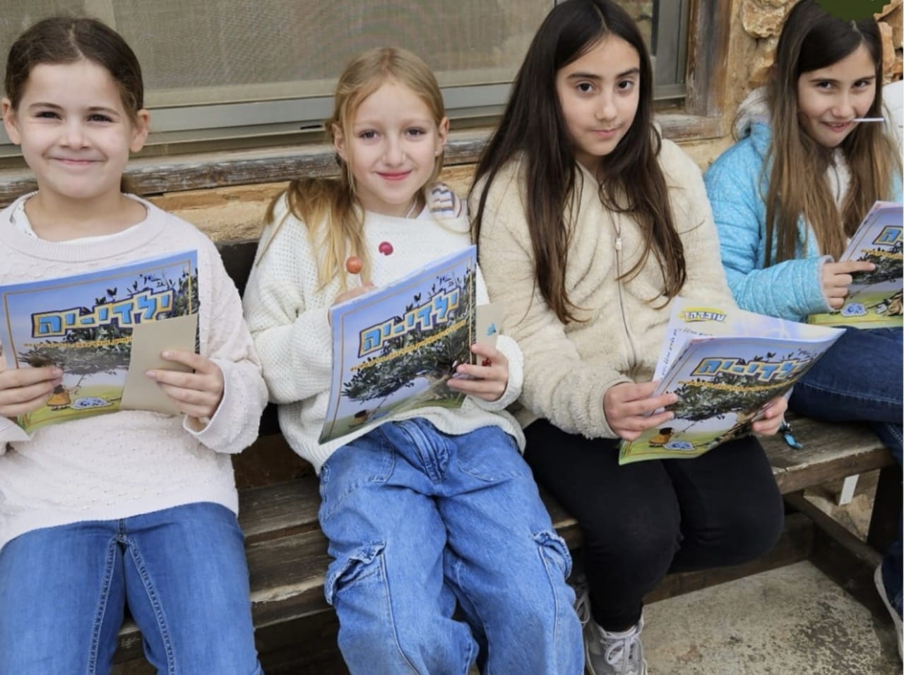 Girls reading the magazine